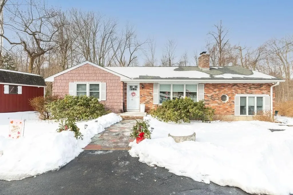 32 Lacona Road Mahopac NY 10541