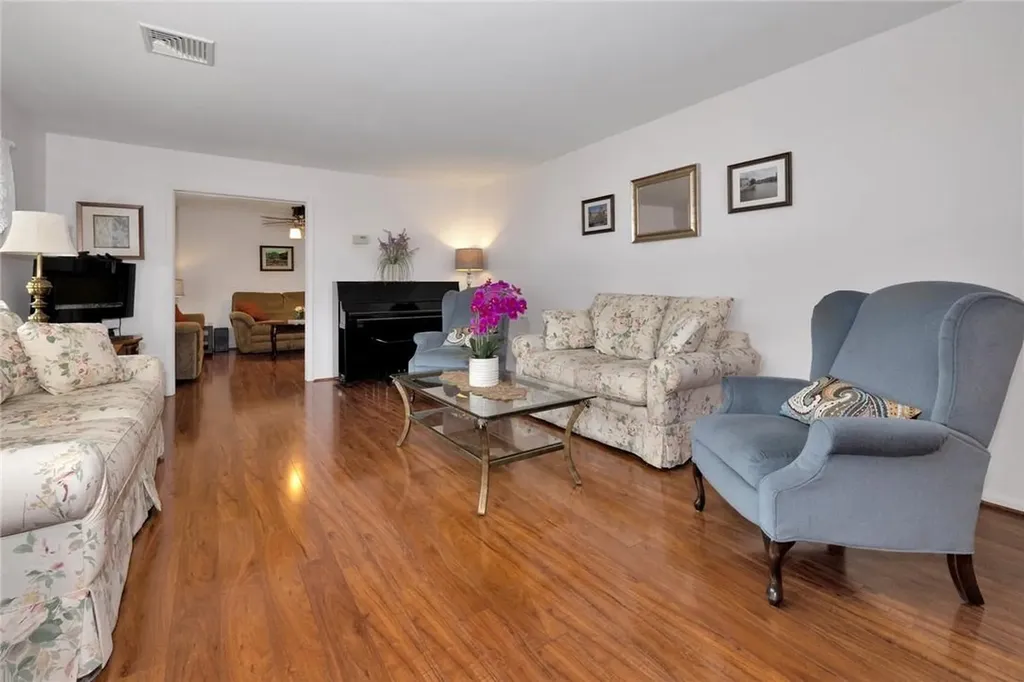 19 Peck Road Mount Kisco NY 10549