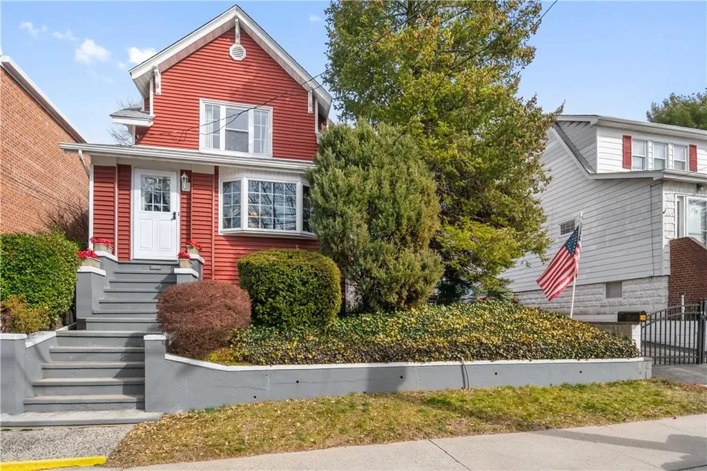 922 Calhoun Avenue Bronx NY 10465