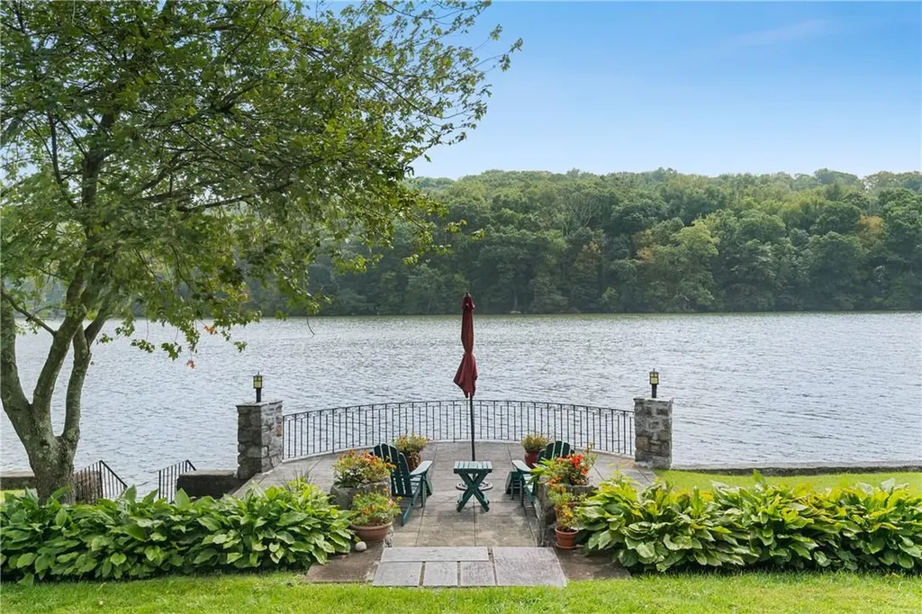 51 Lakeside Road Mahopac NY 10541