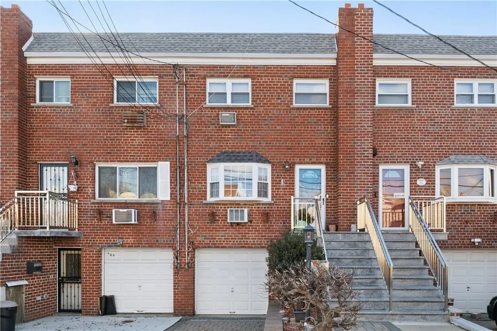 911 Vincent Avenue Bronx NY 10465