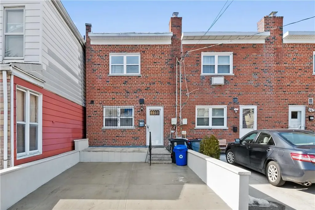4033 Hill Avenue Bronx NY 10466