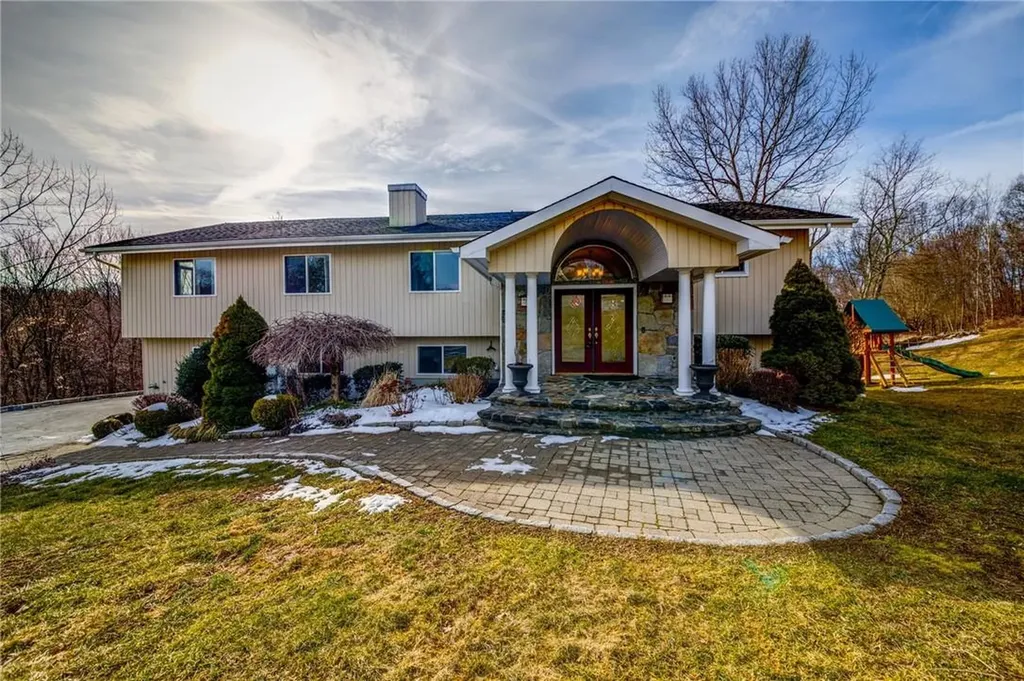 76 Jennifer Lane Mahopac NY 10541