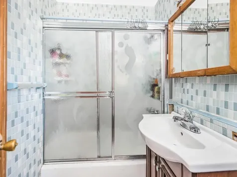 4310 De Reimer Avenue Bronx NY 10466