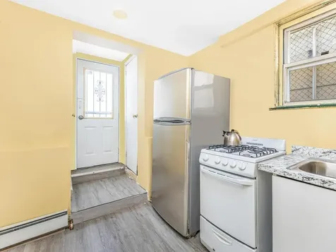 4310 De Reimer Avenue Bronx NY 10466
