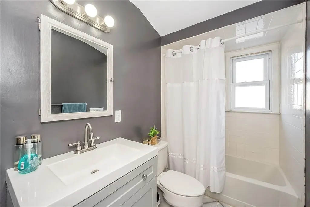 36 Cloverdale Avenue White Plains NY 10603