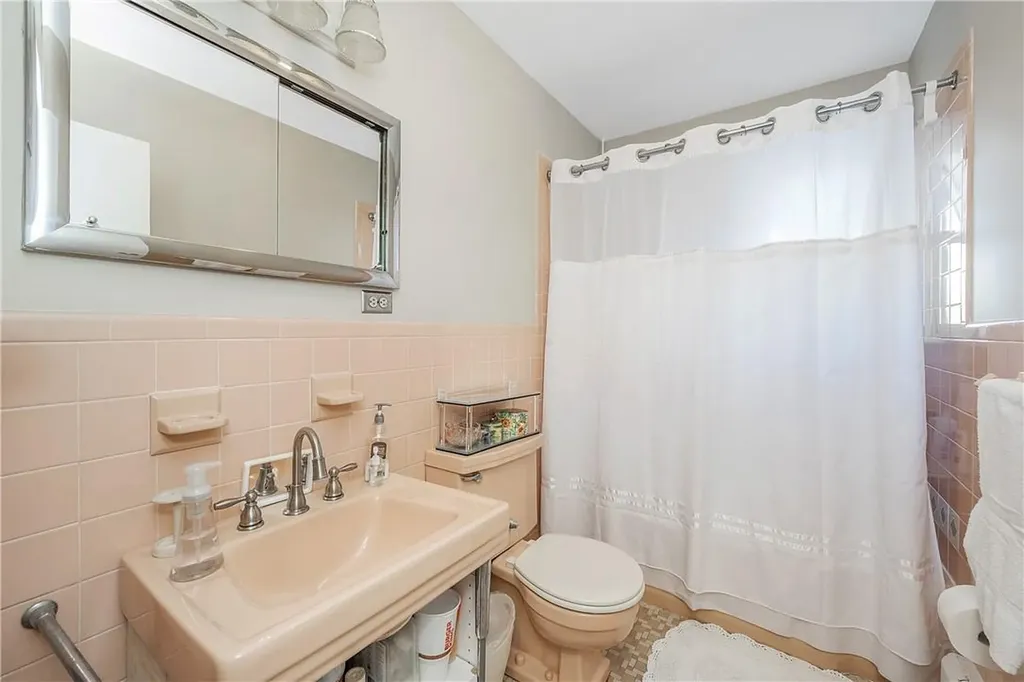 36 Cloverdale Avenue White Plains NY 10603