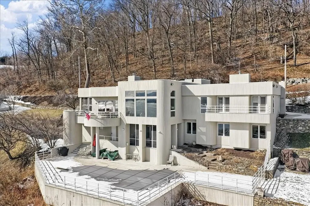 674 River Road Newburgh NY 12550