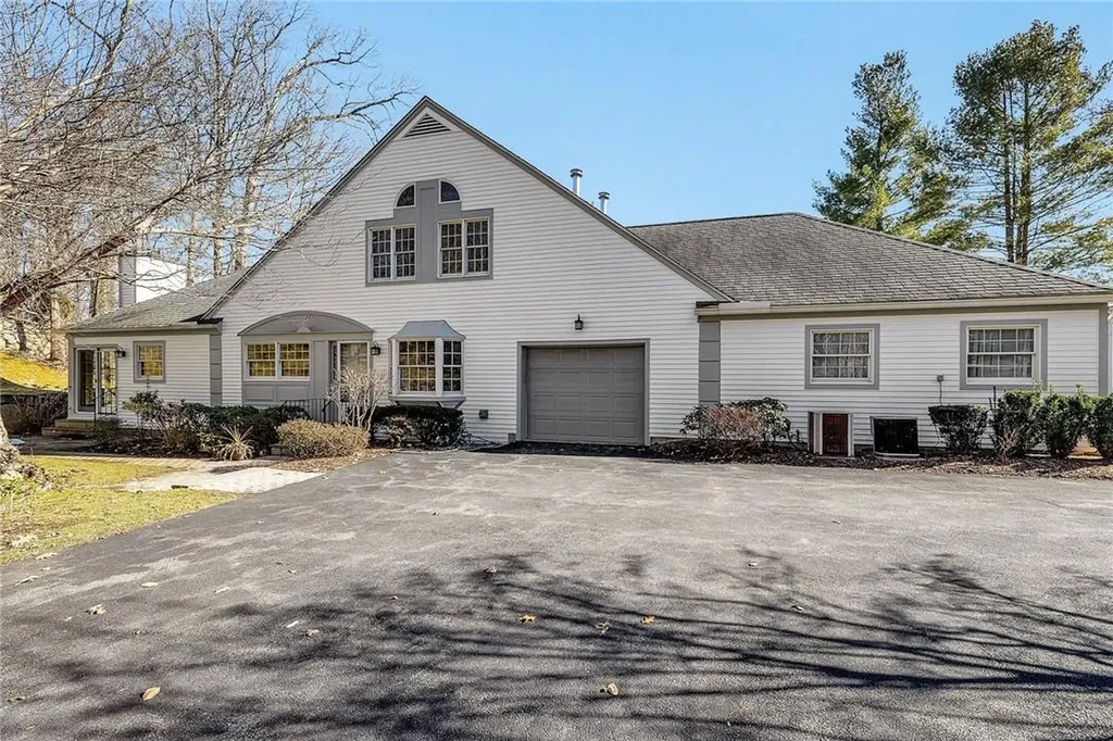 75 Brook Hills Circle White Plains NY 10605