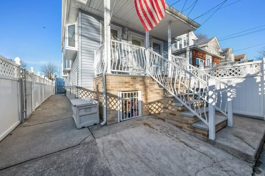 3173 Rawlins Avenue Bronx NY 10465