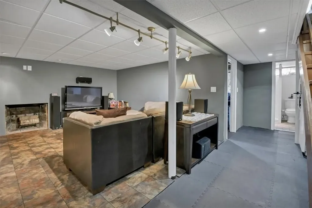 2 W Maple Street Valhalla NY 10595