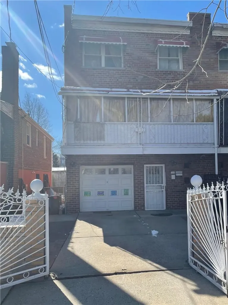 932 E 226th Street Bronx NY 10466