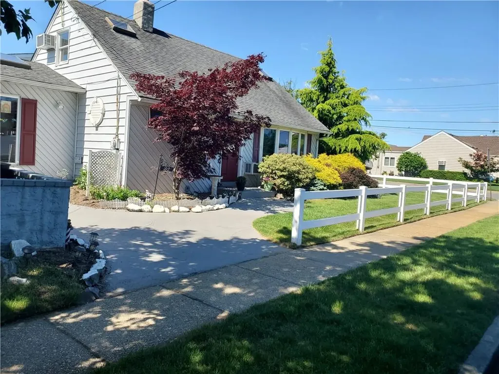 32 Saint Marks Place Massapequa NY 11758