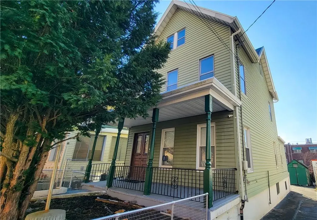 826 E 216th Street Bronx NY 10467