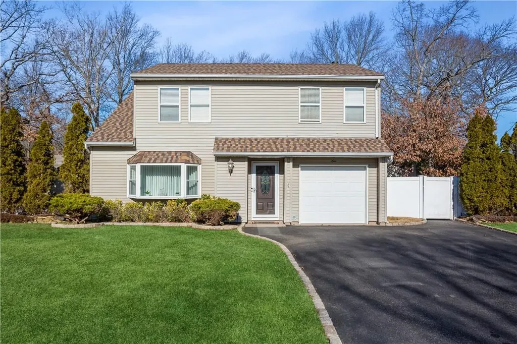 9 Saddle Hill Road Coram NY 11727