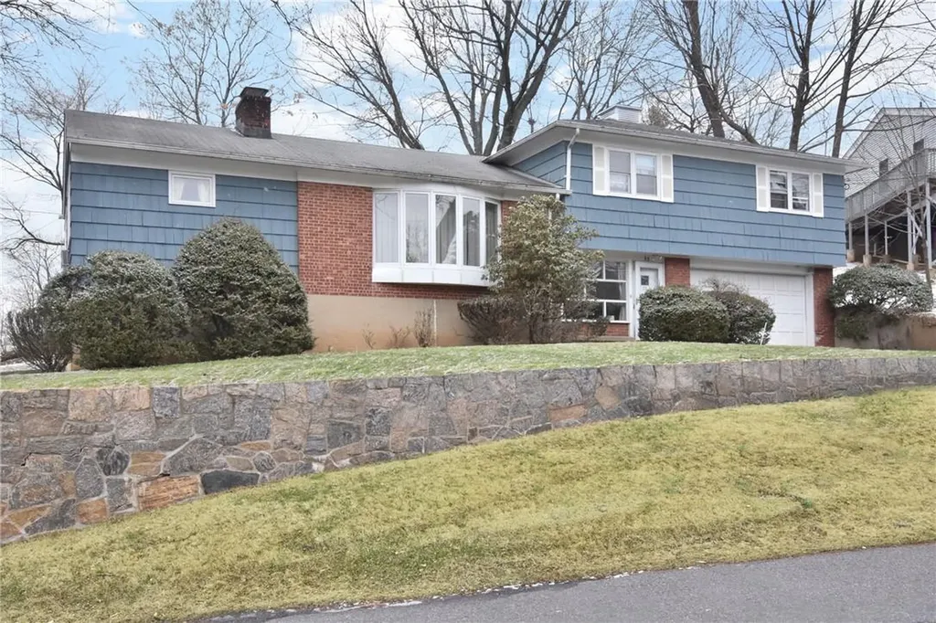 55 Roberts Lane Yonkers NY 10701