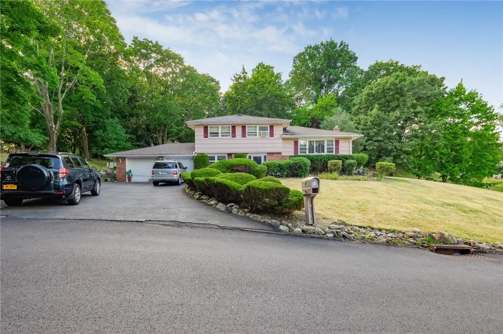 4 Bonnie Court Spring Valley NY 10977