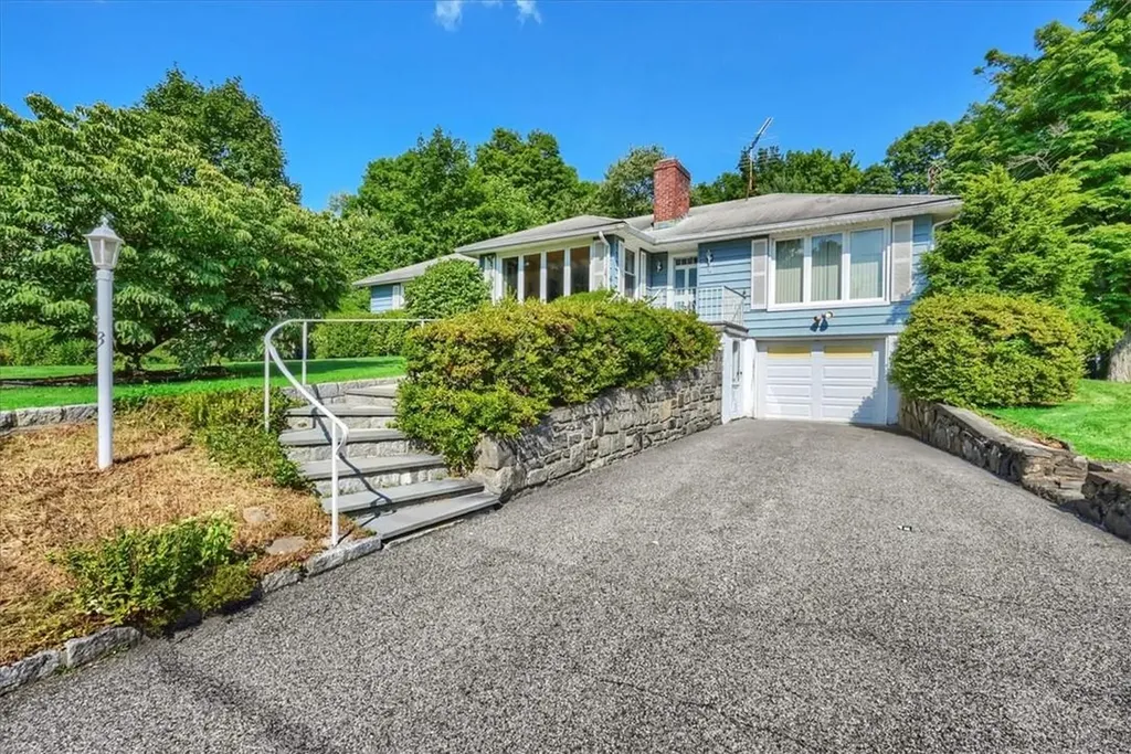 3 Summit Road Mahopac NY 10541