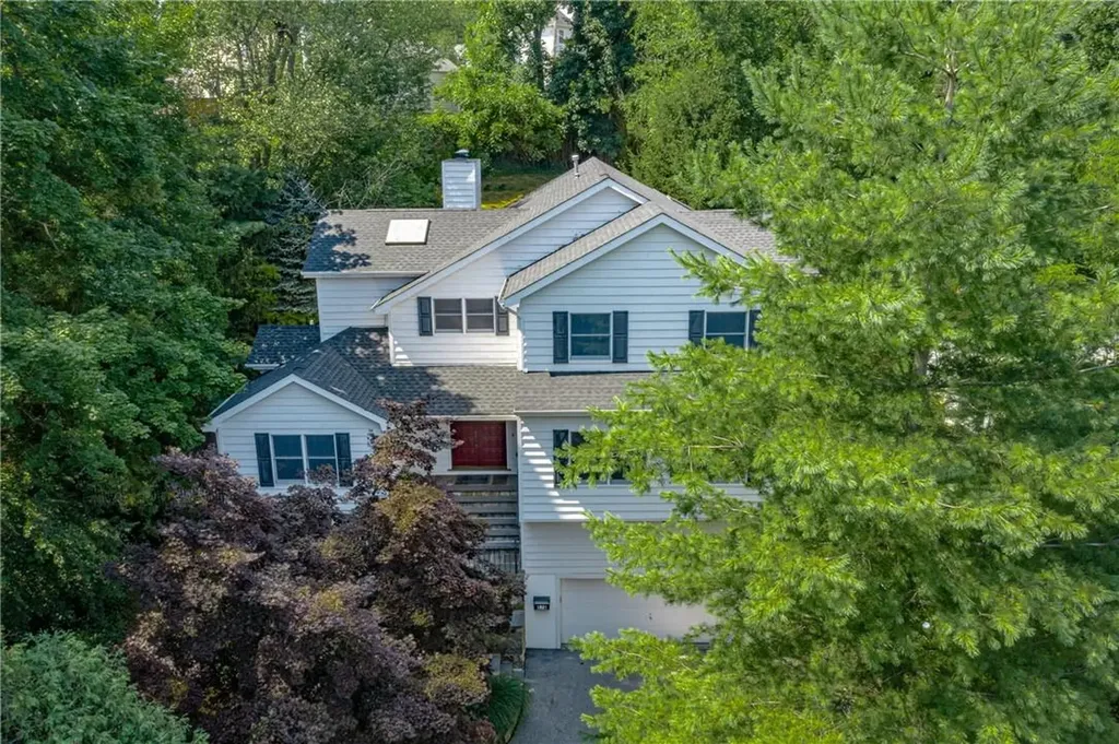 570 Fort Hill Road Scarsdale NY 10583