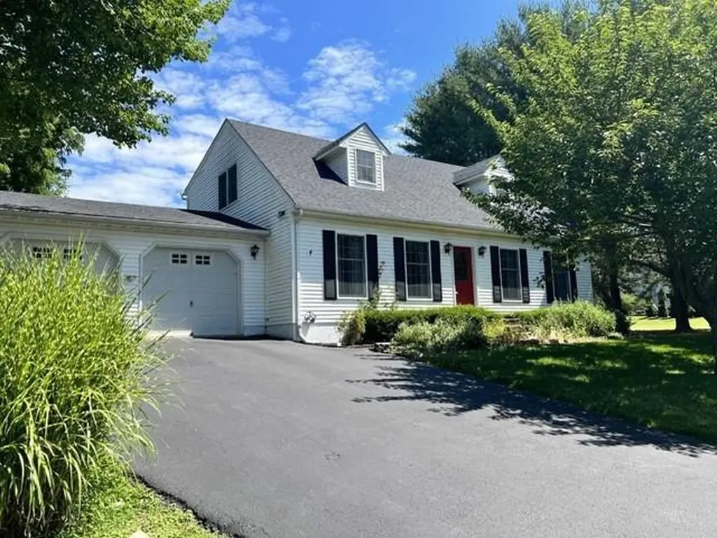 97 Round Hill Road Poughkeepsie NY 12603