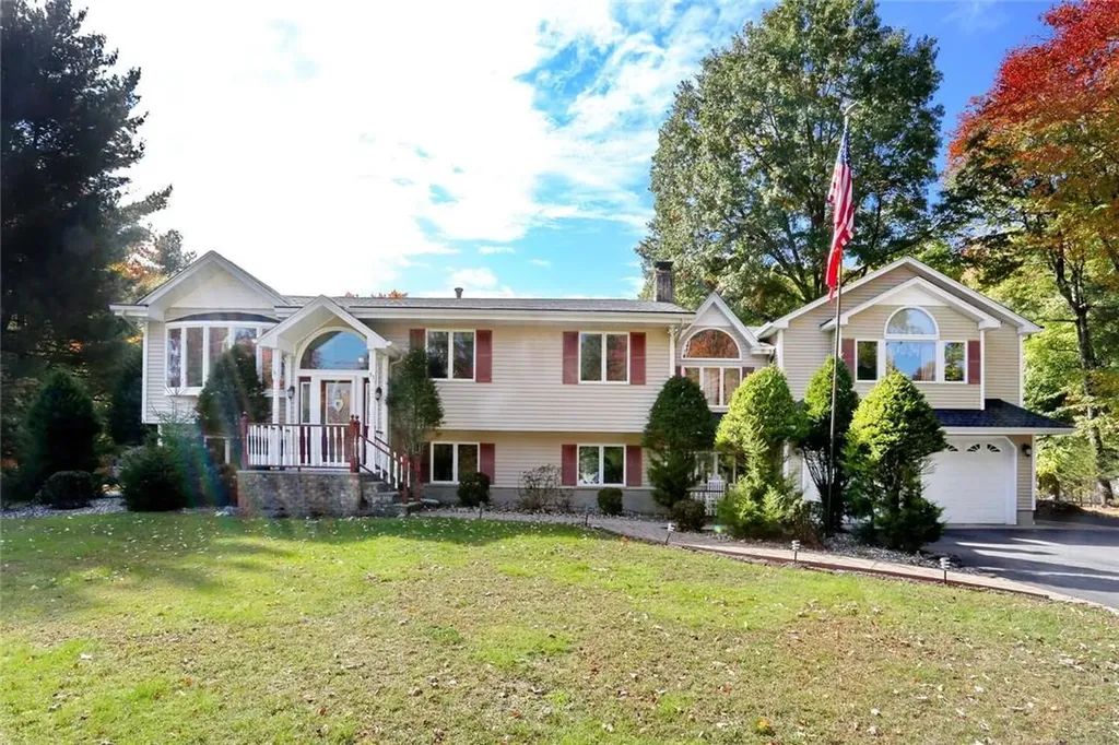 53 Shuart Road Airmont NY 10952