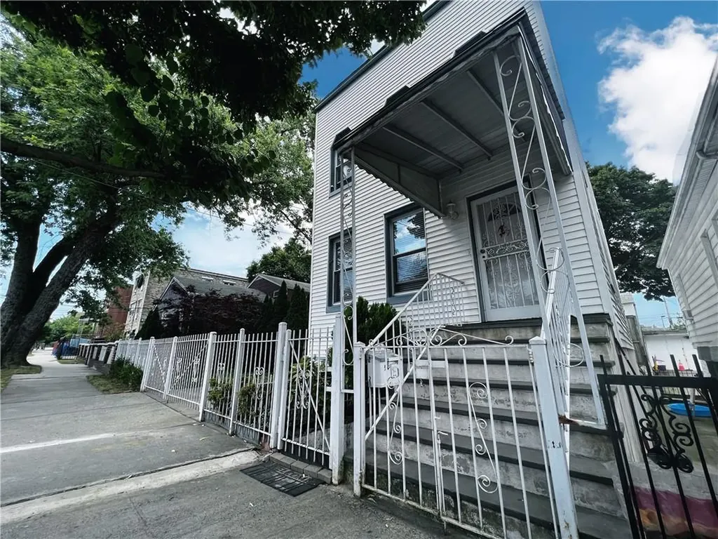 657 Thieriot Avenue Bronx NY 10473