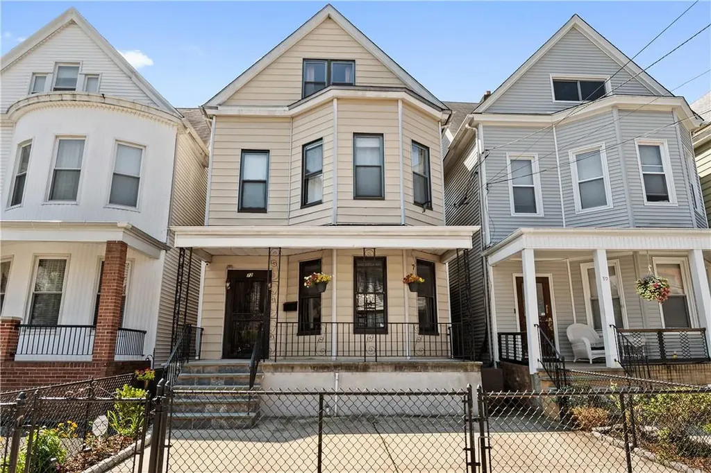 72 E 236th Street Bronx NY 10470