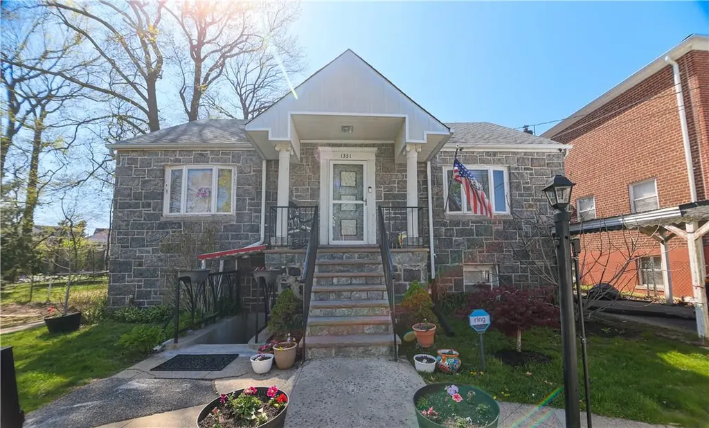 1331 Siegfried Place Bronx NY 10465