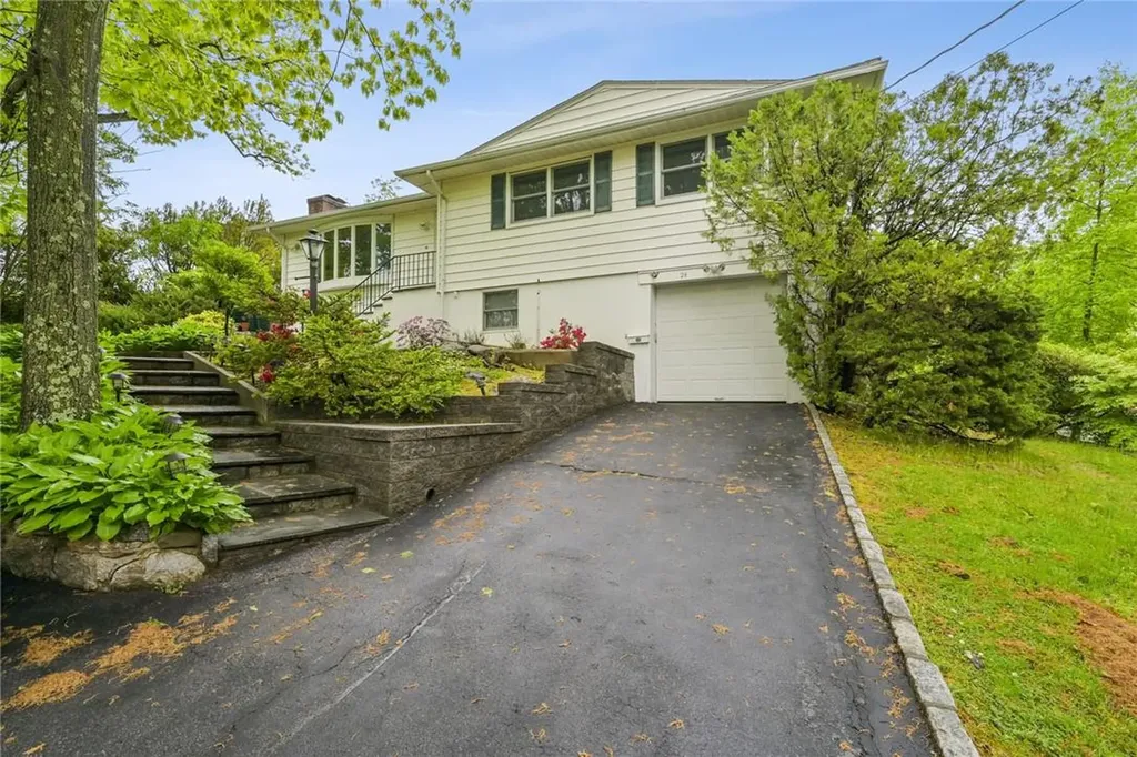 28 Manor Avenue White Plains NY 10605