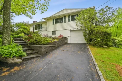 28 Manor Avenue White Plains NY 10605