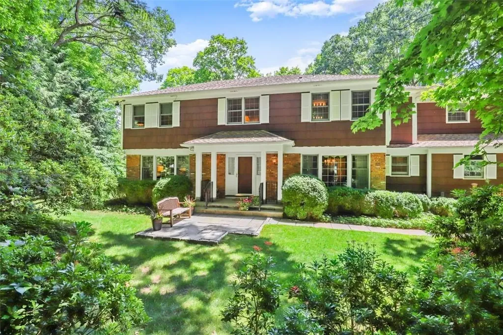 18 Saddle Court Bedford NY 10506