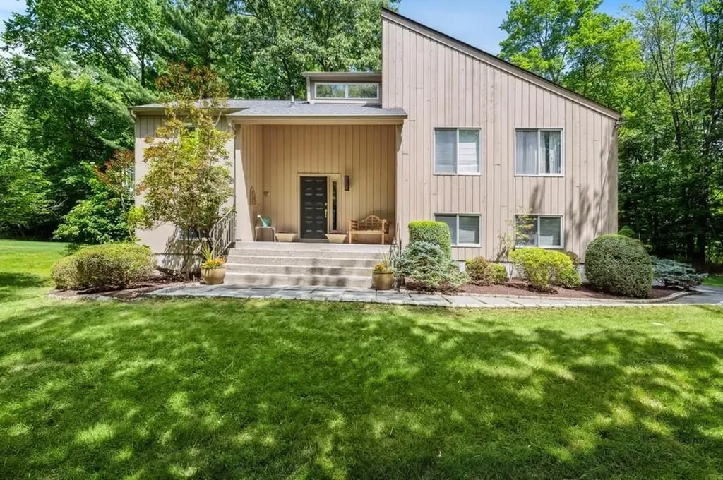 2 Greenlawn Road Katonah NY 10536