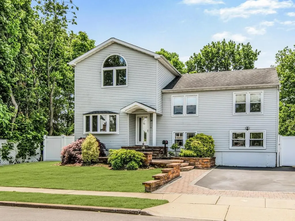 14 Hilltop Avenue Bethpage NY 11714