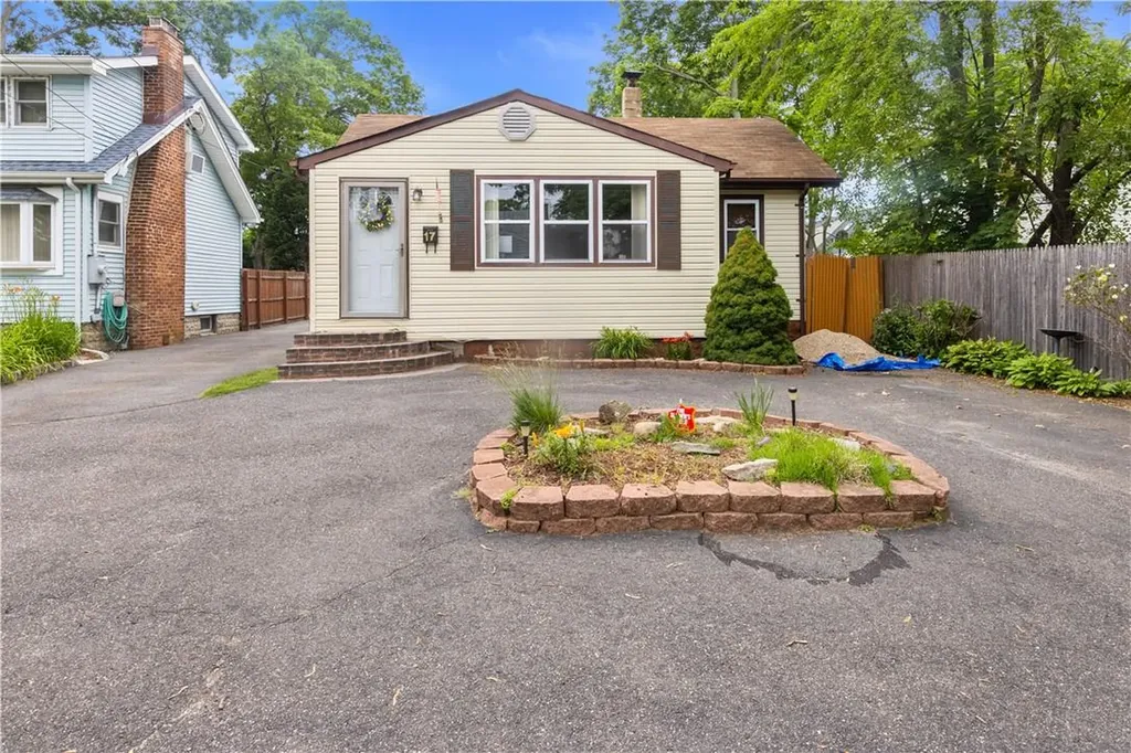 17 Seminole Drive Bay Shore NY 11706