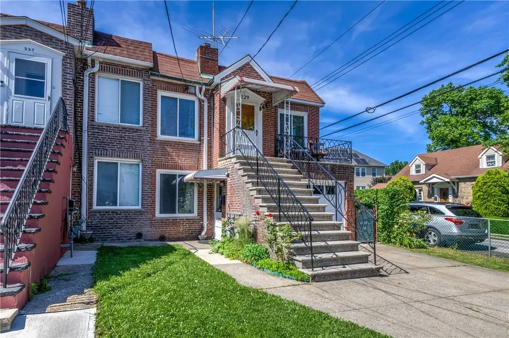 229 Delano Avenue W Yonkers NY 10704