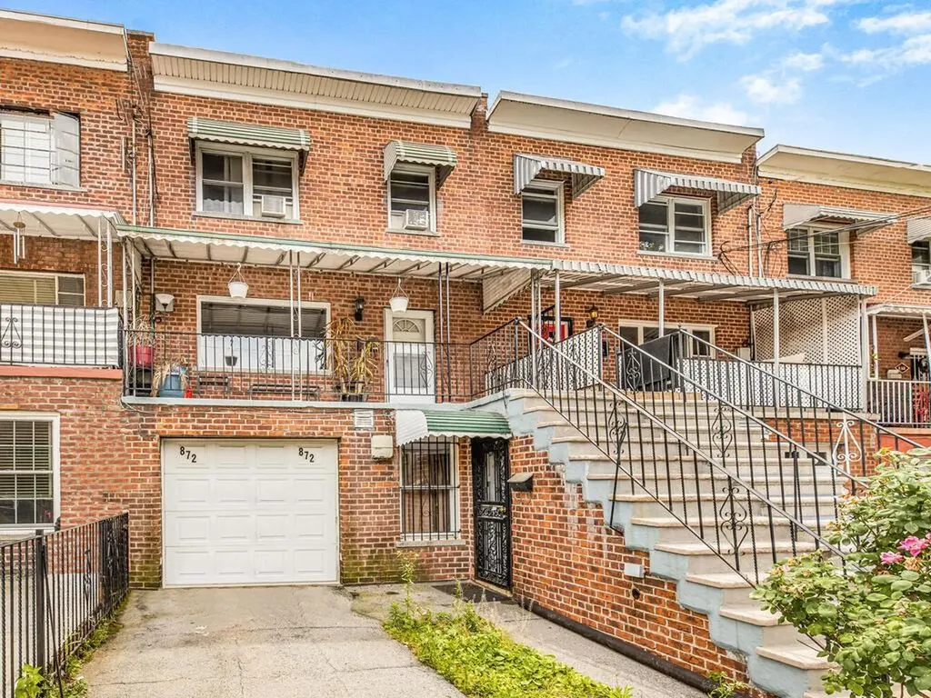872 E 223rd Street Bronx NY 10466