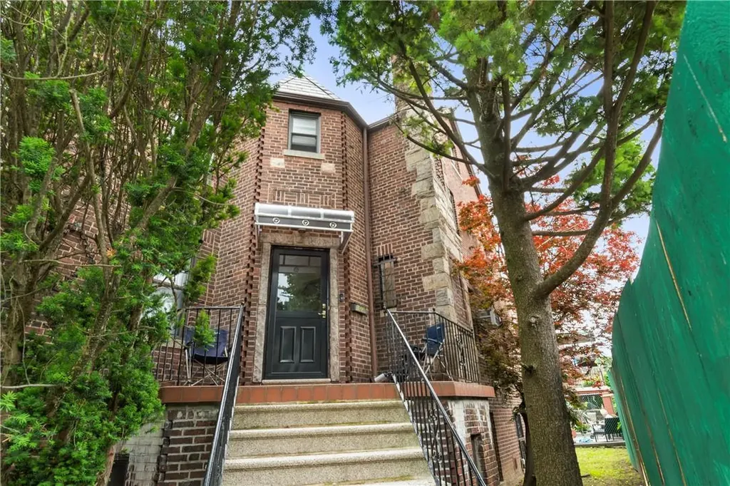 1038 Esplanade Avenue Bronx NY 10461