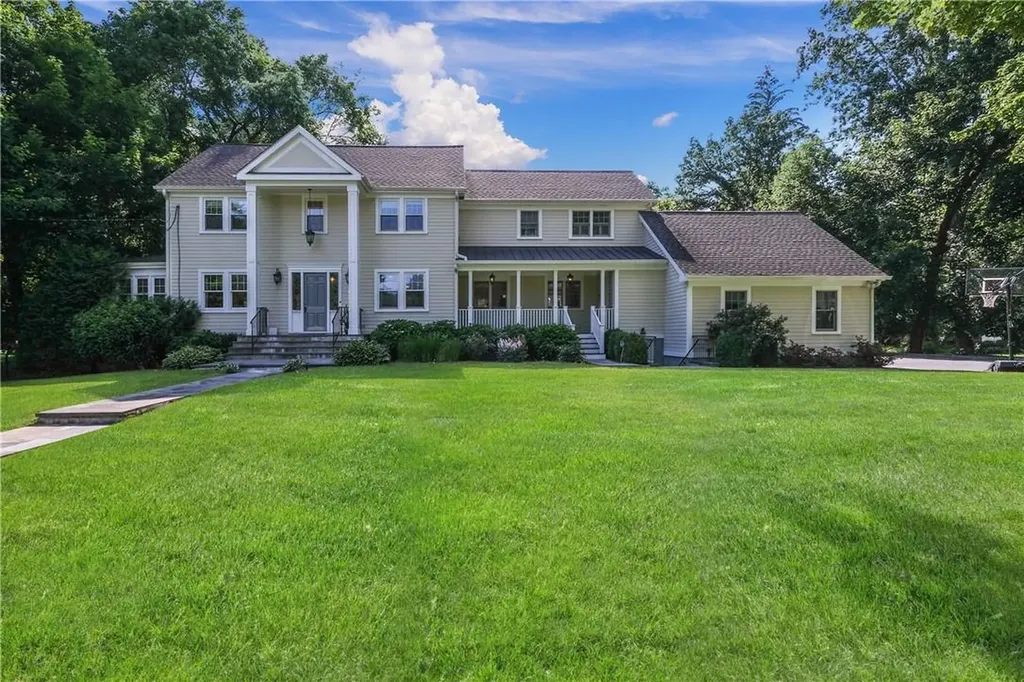 19 Little John Place White Plains NY 10605