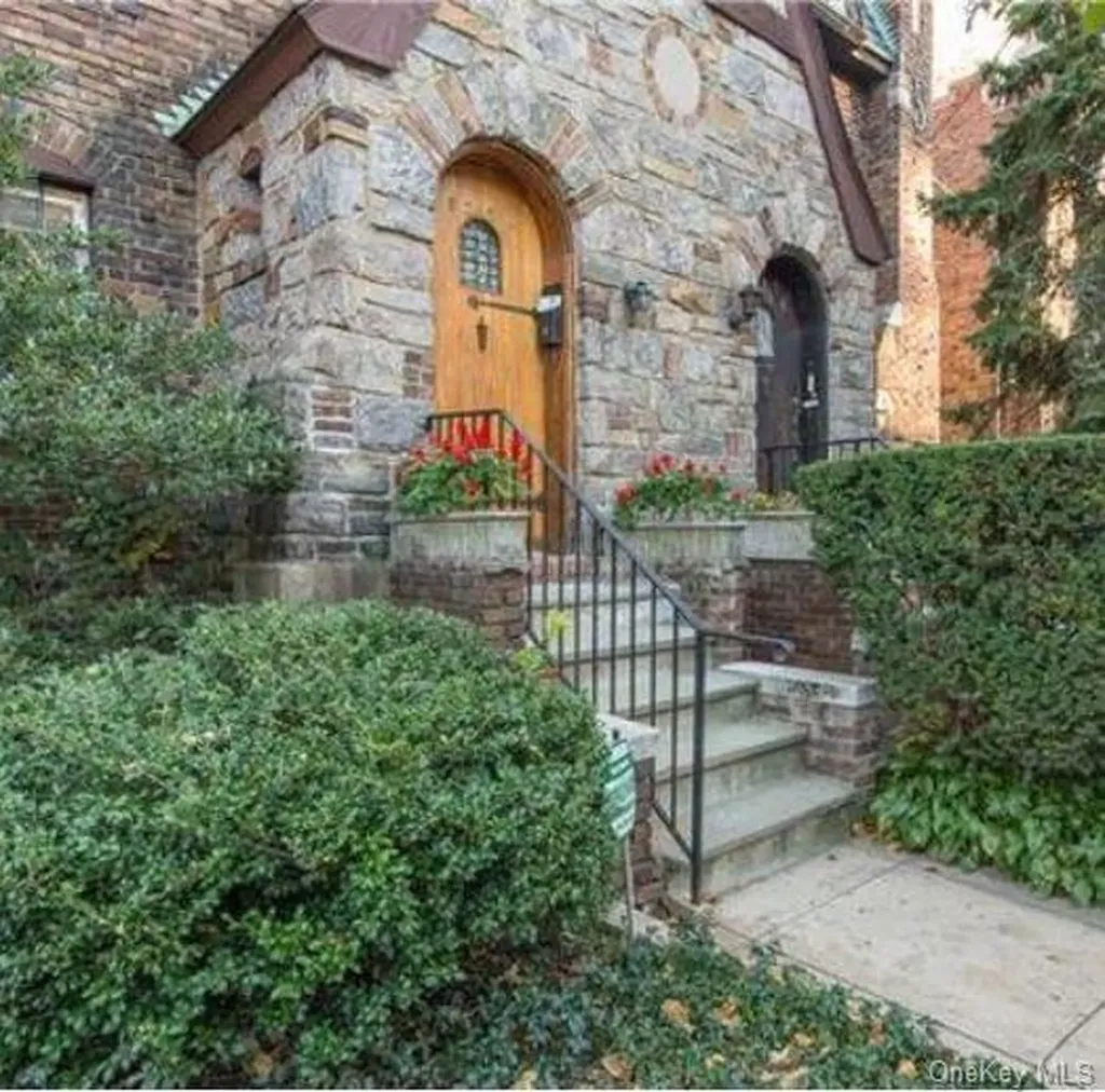 5270 Post Road Bronx NY 10471