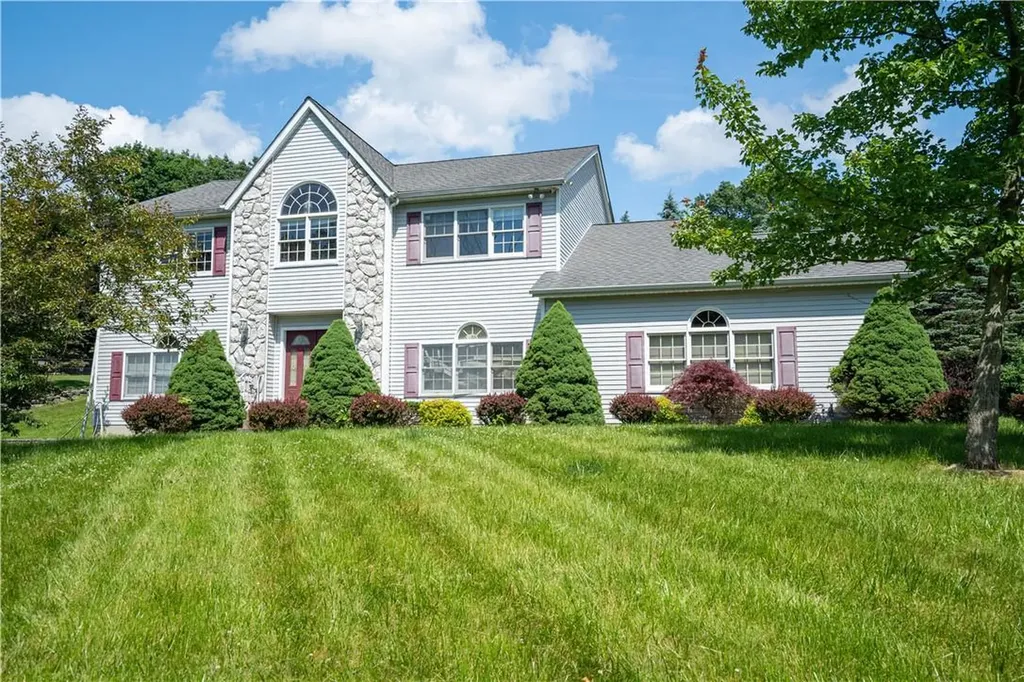9 Chimney Ridge Drive Harriman NY 10926
