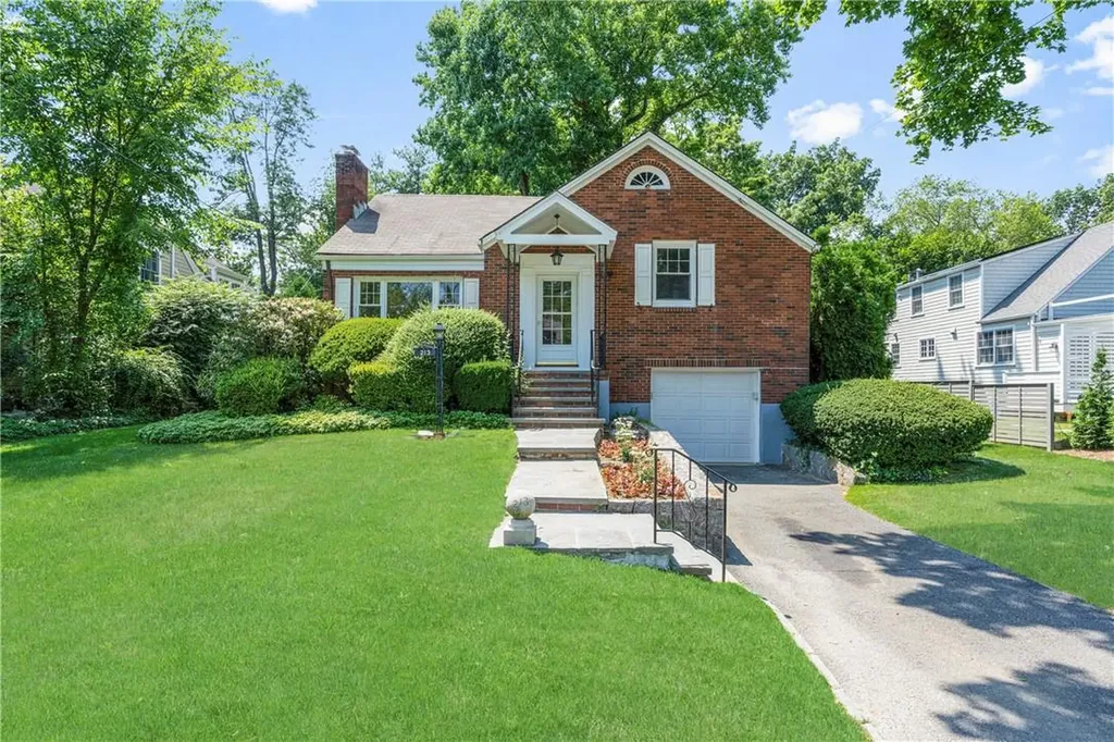 213 Murray Avenue Larchmont NY 10538
