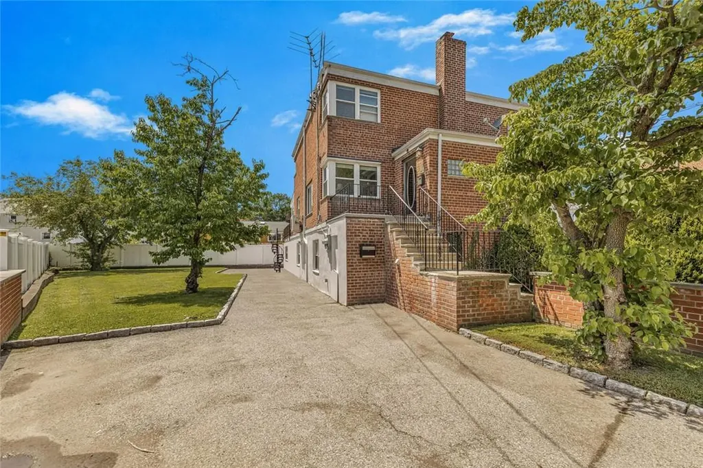 15 Abner Place Yonkers NY 10704