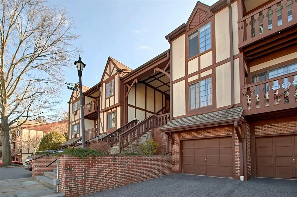 73 Foxwood Circle Mount Kisco NY 10549