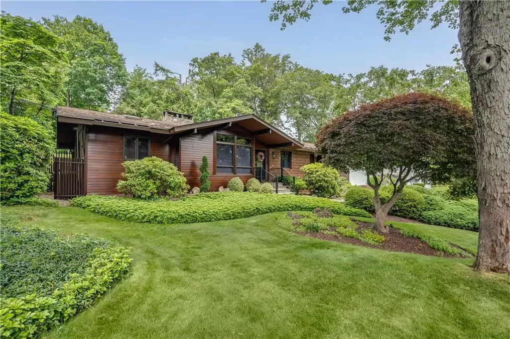 31 Brentwood Drive Poughkeepsie NY 12603