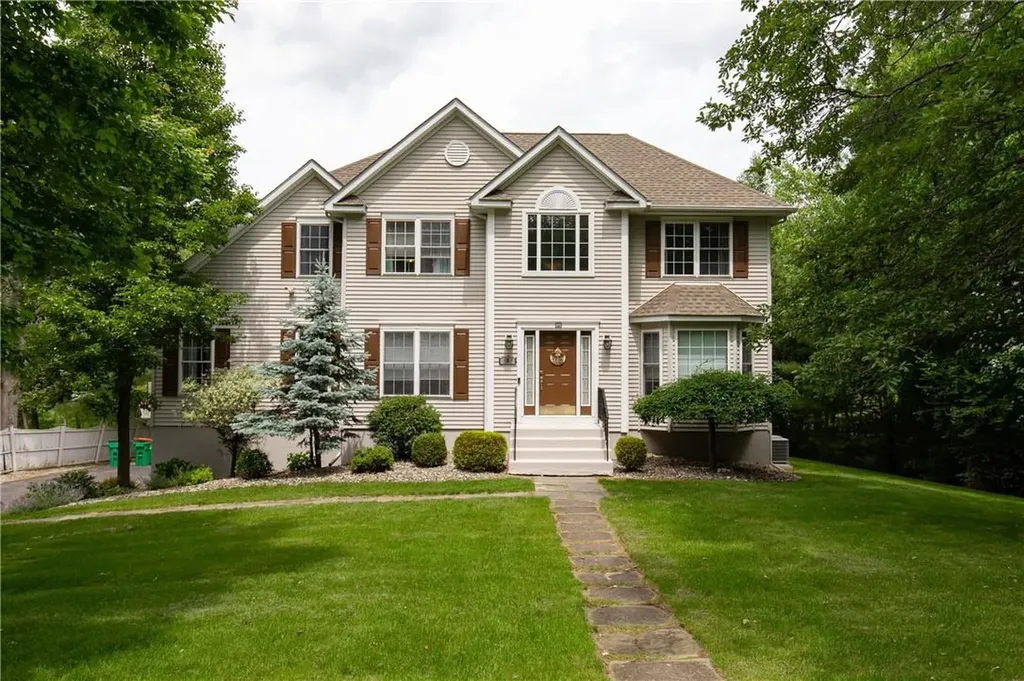14 Shadowood Drive Hopewell Junction NY 12533