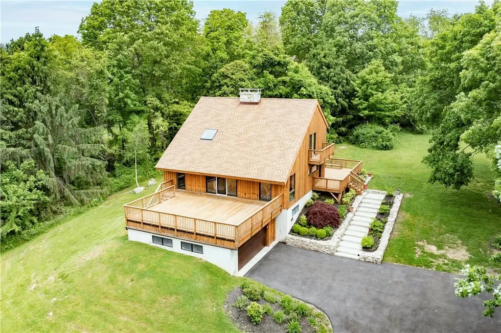 21 Kelley Circle Poughkeepsie NY 12601