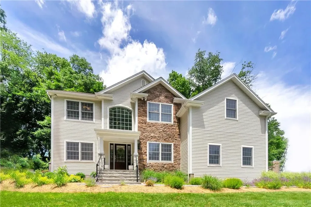 9 Edwyn Court Tappan NY 10983