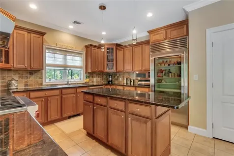 9 Edwyn Court Tappan NY 10983