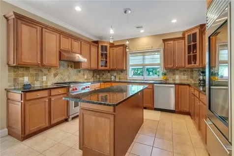 9 Edwyn Court Tappan NY 10983