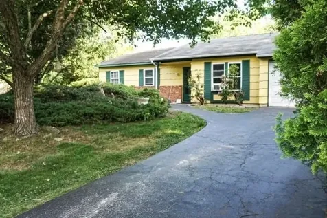 72 Dongan Boulevard Manorville NY 11949